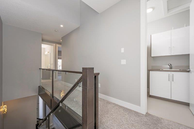 219 19 Avenue NW Calgary, AB, Calgry, 4 Bedrooms Bedrooms, 0 ,3 BathroomsBathrooms,Condos/Townhouses,For Sale,0,3376