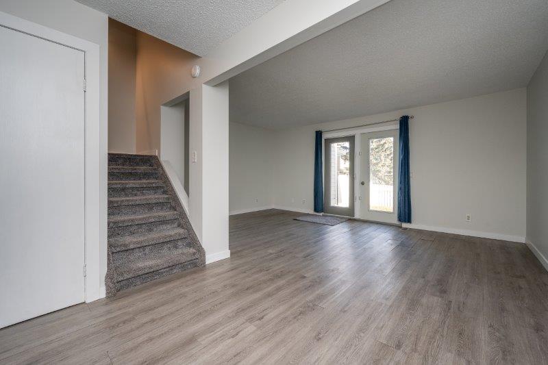 212 Georgian Villas Northeast, Calgary, 3 Bedrooms Bedrooms, 0 ,2 BathroomsBathrooms,Condos/Townhouses,For Rent,Georgian Villas,212 Georgian Villas Northeast,0,3380