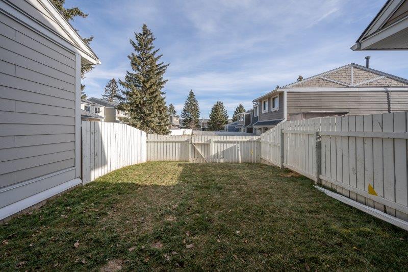 212 Georgian Villas Northeast, Calgary, 3 Bedrooms Bedrooms, 0 ,2 BathroomsBathrooms,Condos/Townhouses,For Rent,Georgian Villas,212 Georgian Villas Northeast,0,3380