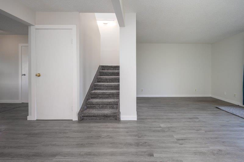 212 Georgian Villas Northeast, Calgary, 3 Bedrooms Bedrooms, 0 ,2 BathroomsBathrooms,Condos/Townhouses,For Rent,Georgian Villas,212 Georgian Villas Northeast,0,3380