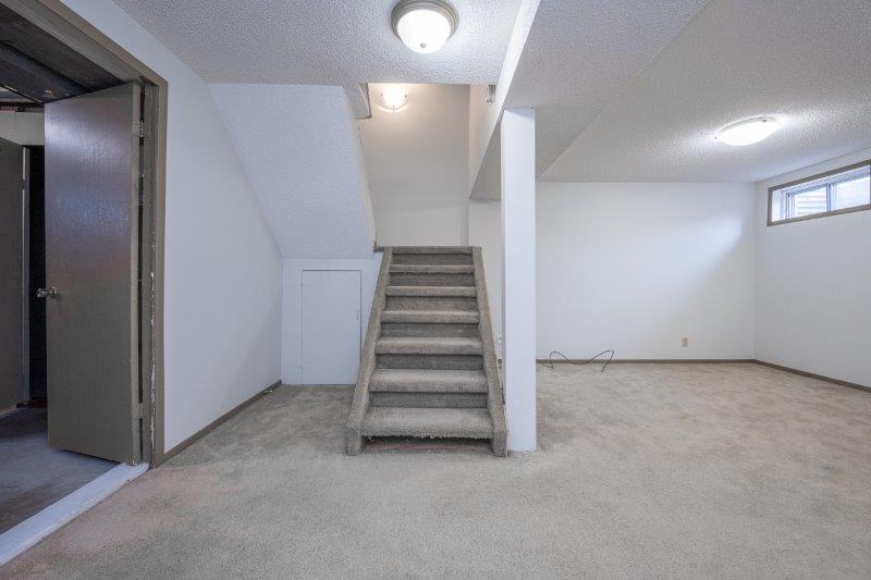 212 Georgian Villas Northeast, Calgary, 3 Bedrooms Bedrooms, 0 ,2 BathroomsBathrooms,Condos/Townhouses,For Rent,Georgian Villas,212 Georgian Villas Northeast,0,3380