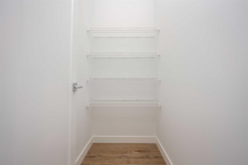 1020 West Lakeview Drive, Chestermere, 4 Bedrooms Bedrooms, 0 ,3 BathroomsBathrooms,Condos/Townhouses,For Sale,0,3384