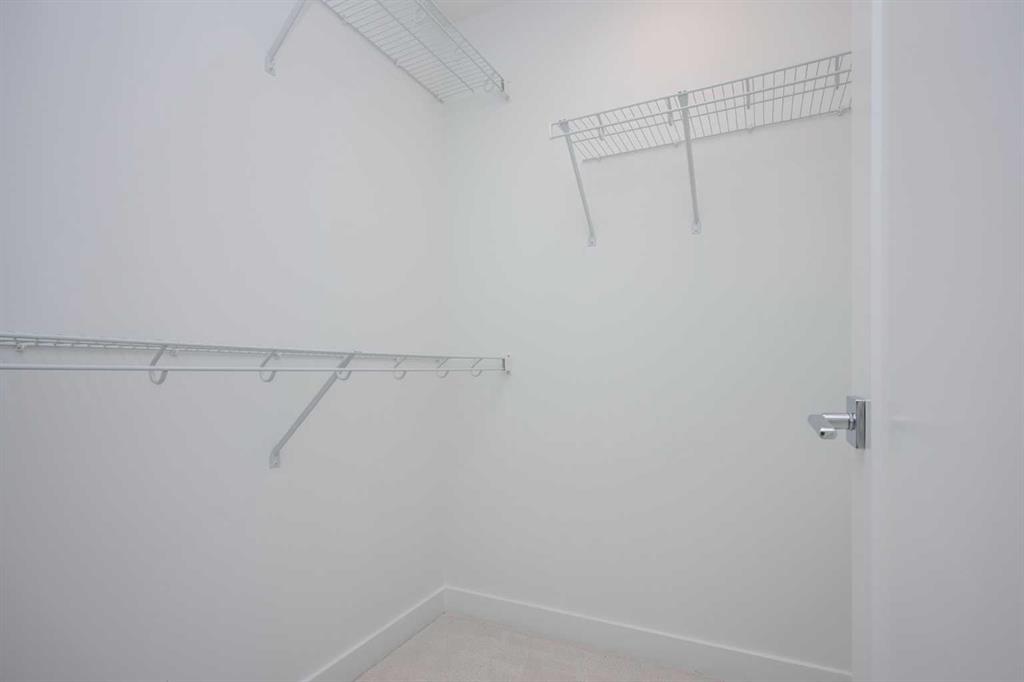 1020 West Lakeview Drive, Chestermere, 4 Bedrooms Bedrooms, 0 ,3 BathroomsBathrooms,Condos/Townhouses,For Sale,0,3384