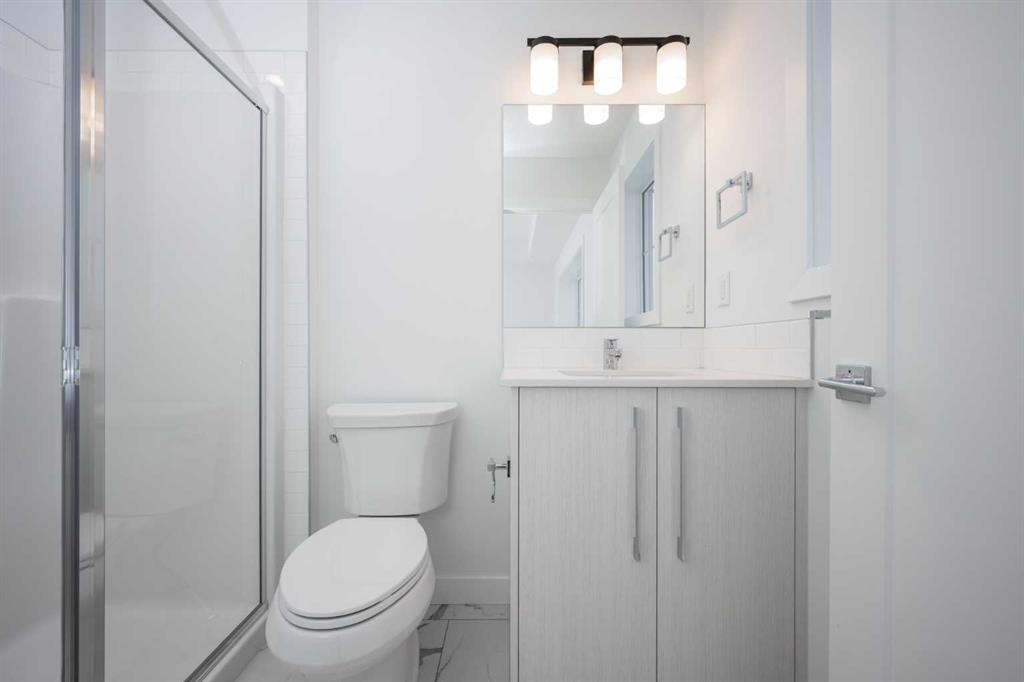 1020 West Lakeview Drive, Chestermere, 4 Bedrooms Bedrooms, 0 ,3 BathroomsBathrooms,Condos/Townhouses,For Sale,0,3384