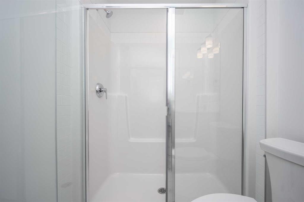 1020 West Lakeview Drive, Chestermere, 4 Bedrooms Bedrooms, 0 ,3 BathroomsBathrooms,Condos/Townhouses,For Sale,0,3384