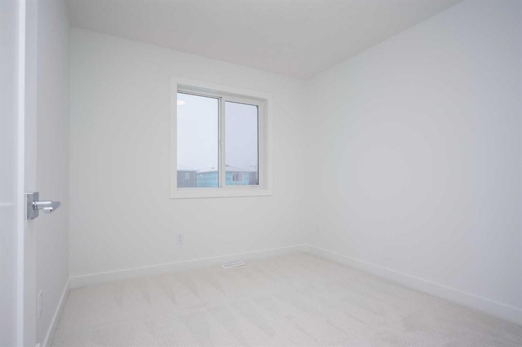 1020 West Lakeview Drive, Chestermere, 4 Bedrooms Bedrooms, 0 ,3 BathroomsBathrooms,Condos/Townhouses,For Sale,0,3384