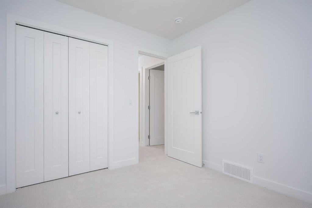 1020 West Lakeview Drive, Chestermere, 4 Bedrooms Bedrooms, 0 ,3 BathroomsBathrooms,Condos/Townhouses,For Sale,0,3384