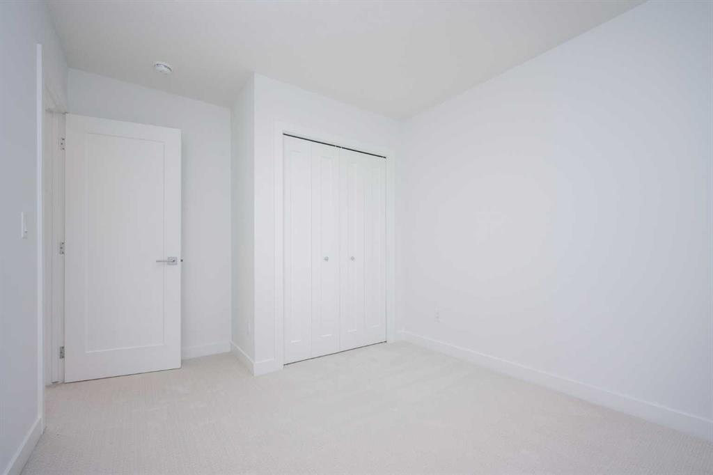 1020 West Lakeview Drive, Chestermere, 4 Bedrooms Bedrooms, 0 ,3 BathroomsBathrooms,Condos/Townhouses,For Sale,0,3384