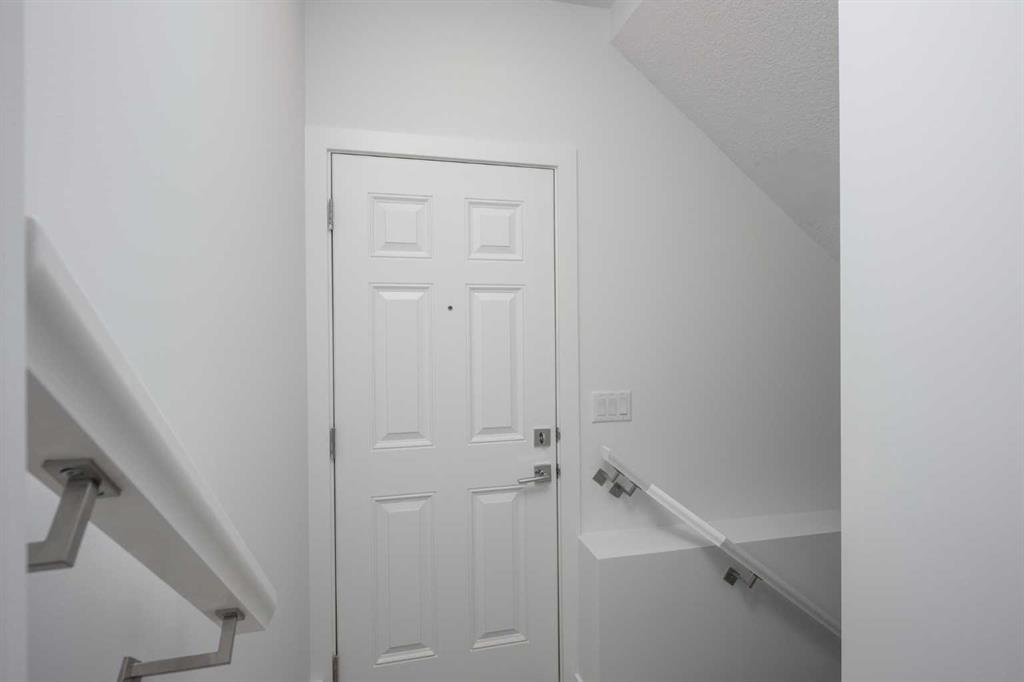 1020 West Lakeview Drive, Chestermere, 4 Bedrooms Bedrooms, 0 ,3 BathroomsBathrooms,Condos/Townhouses,For Sale,0,3384