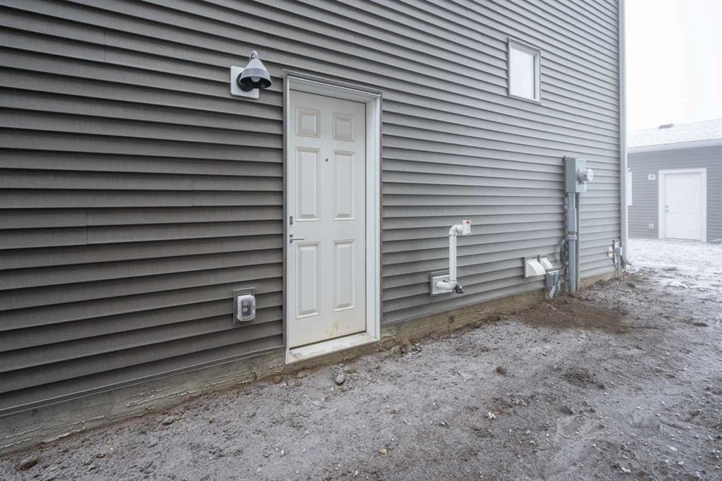 1020 West Lakeview Drive, Chestermere, 4 Bedrooms Bedrooms, 0 ,3 BathroomsBathrooms,Condos/Townhouses,For Sale,0,3384