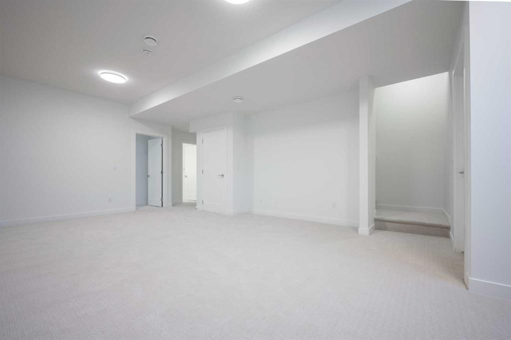 1020 West Lakeview Drive, Chestermere, 4 Bedrooms Bedrooms, 0 ,3 BathroomsBathrooms,Condos/Townhouses,For Sale,0,3384