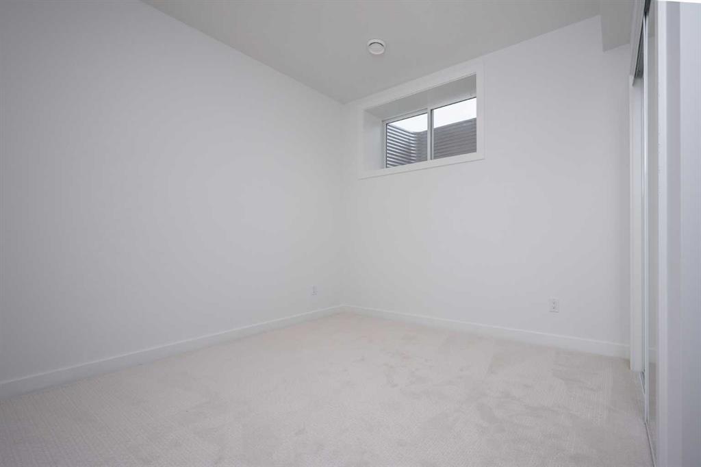 1020 West Lakeview Drive, Chestermere, 4 Bedrooms Bedrooms, 0 ,3 BathroomsBathrooms,Condos/Townhouses,For Sale,0,3384