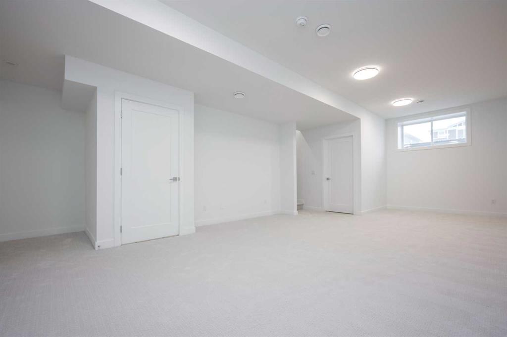 1020 West Lakeview Drive, Chestermere, 4 Bedrooms Bedrooms, 0 ,3 BathroomsBathrooms,Condos/Townhouses,For Sale,0,3384