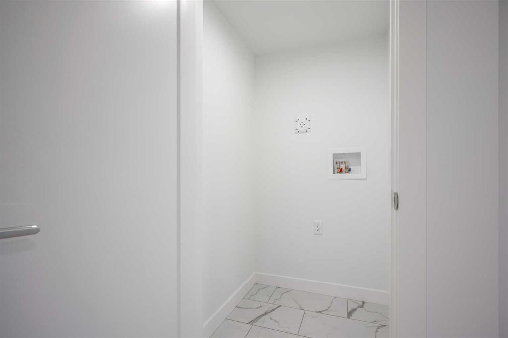 1020 West Lakeview Drive, Chestermere, 4 Bedrooms Bedrooms, 0 ,3 BathroomsBathrooms,Condos/Townhouses,For Sale,0,3384