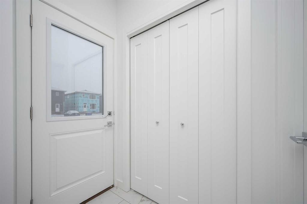 1020 West Lakeview Drive, Chestermere, 4 Bedrooms Bedrooms, 0 ,3 BathroomsBathrooms,Condos/Townhouses,For Sale,0,3384