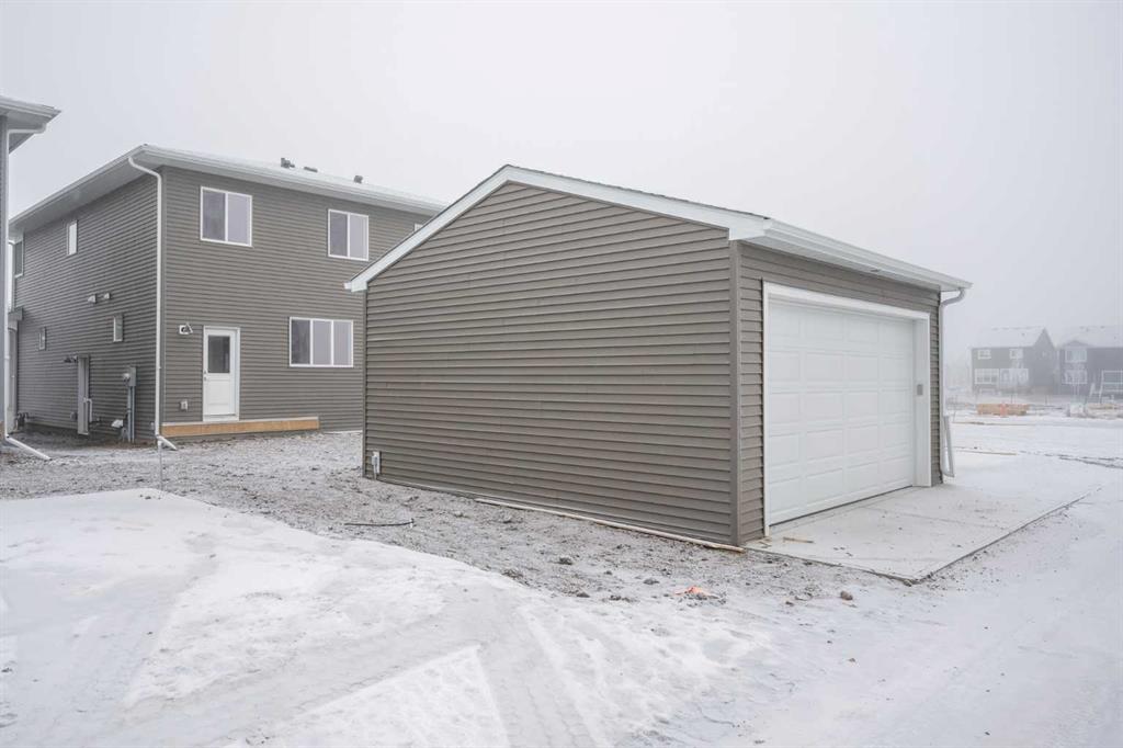 1020 West Lakeview Drive, Chestermere, 4 Bedrooms Bedrooms, 0 ,3 BathroomsBathrooms,Condos/Townhouses,For Sale,0,3384