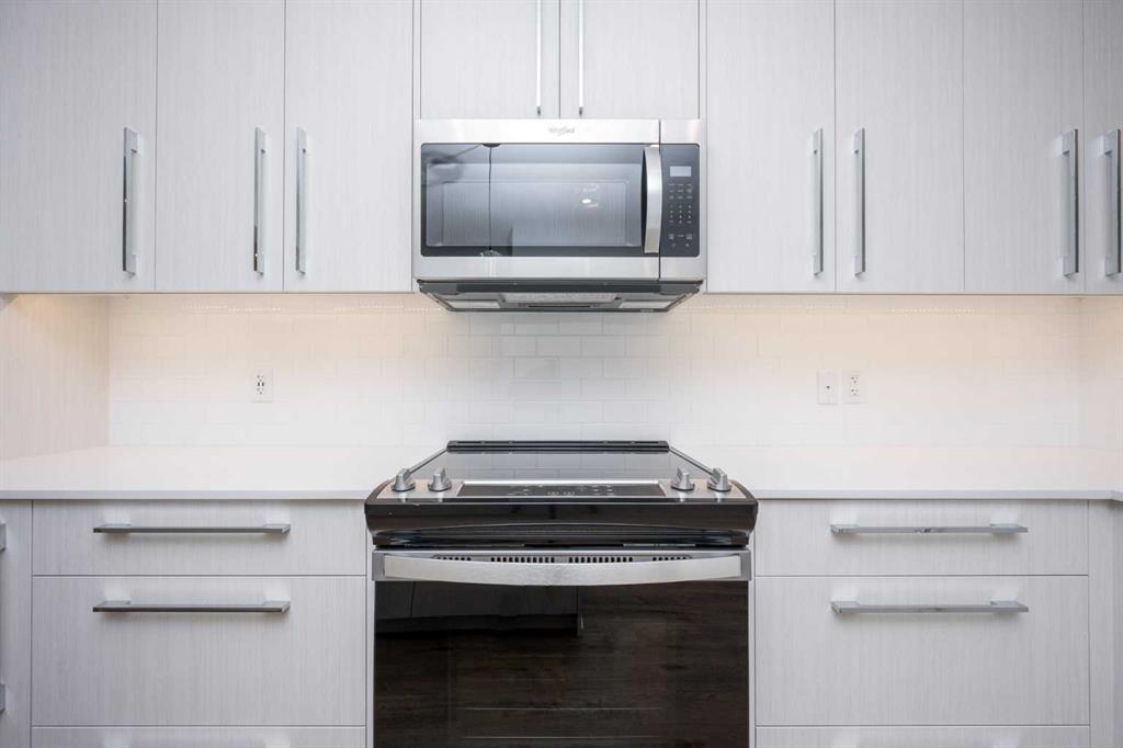 1020 West Lakeview Drive, Chestermere, 4 Bedrooms Bedrooms, 0 ,3 BathroomsBathrooms,Condos/Townhouses,For Sale,0,3384