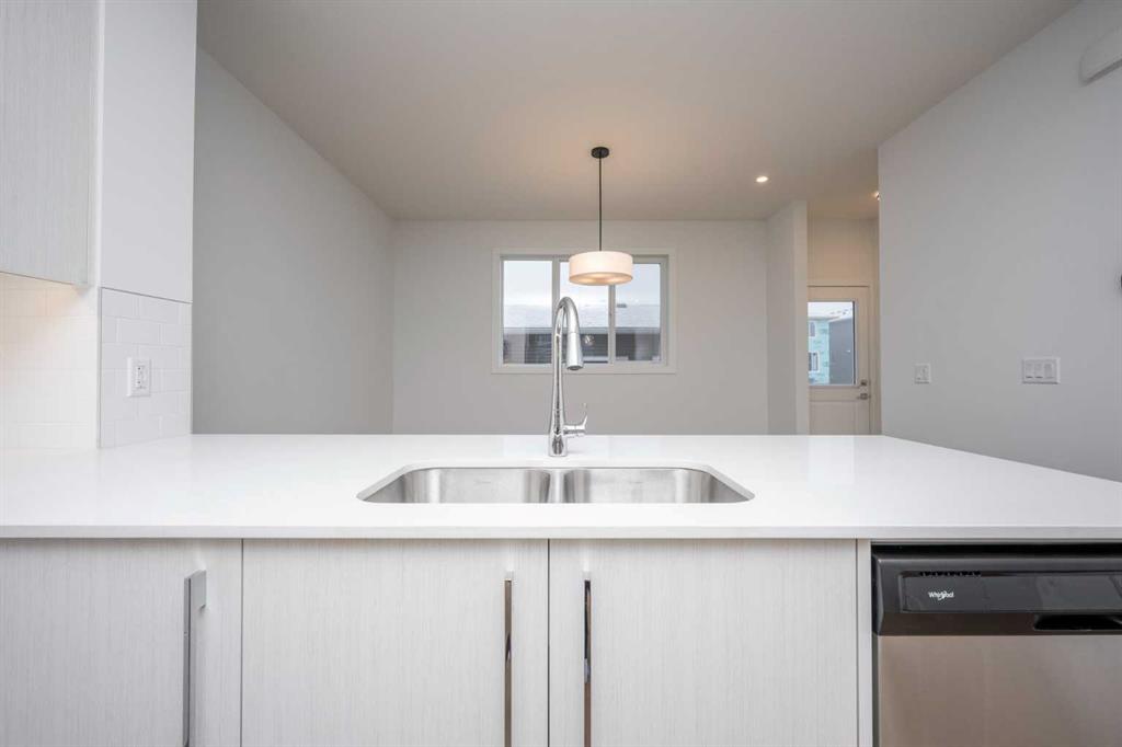 1020 West Lakeview Drive, Chestermere, 4 Bedrooms Bedrooms, 0 ,3 BathroomsBathrooms,Condos/Townhouses,For Sale,0,3384