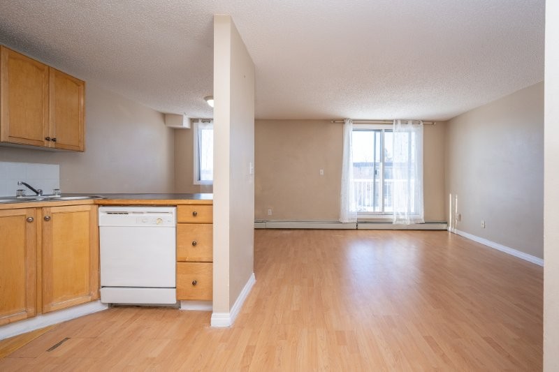 203, 6825 Centre Street NW, Calgary, 2 Bedrooms Bedrooms, 0 ,1 BathroomBathrooms,Condos/Townhouses,For Rent,Thorncliffe Mews,203, 6825 Centre Street NW,0,3387