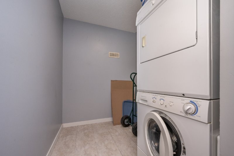 406, 11 Dover Point SE, Calgary, 2 Bedrooms Bedrooms, 0 ,2 BathroomsBathrooms,Condos/Townhouses,For Rent,Point of View,406, 11 Dover Point SE,0,3402