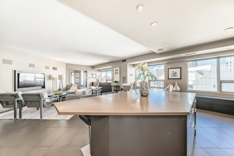 13 Avenue SW 720, Calgary, 3 Bedrooms Bedrooms, 0 ,2 BathroomsBathrooms,Condos/Townhouses,For Rent,The Estate,720,11,3409