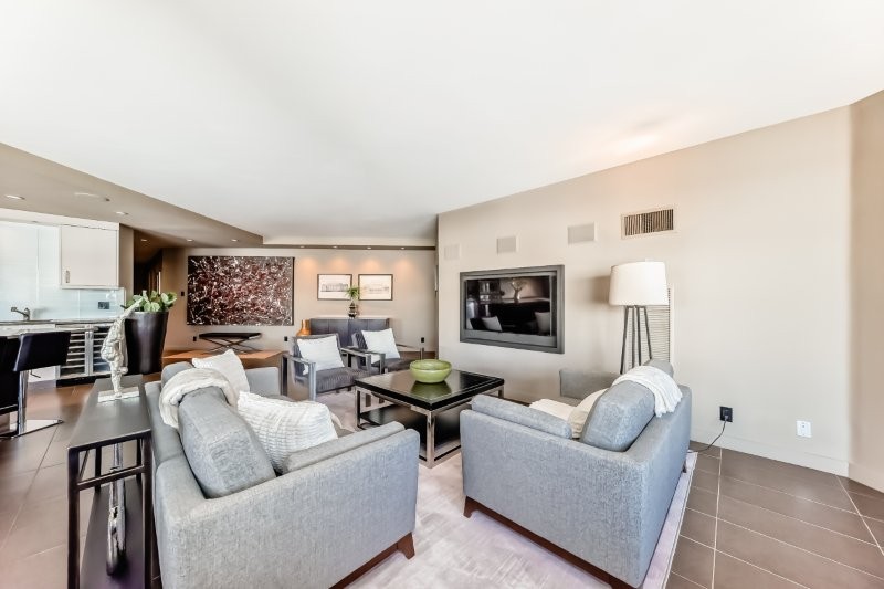 13 Avenue SW 720, Calgary, 3 Bedrooms Bedrooms, 0 ,2 BathroomsBathrooms,Condos/Townhouses,For Rent,The Estate,720,11,3409