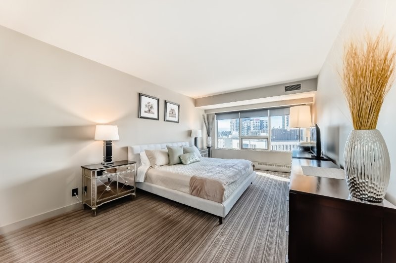 13 Avenue SW 720, Calgary, 3 Bedrooms Bedrooms, 0 ,2 BathroomsBathrooms,Condos/Townhouses,For Rent,The Estate,720,11,3409