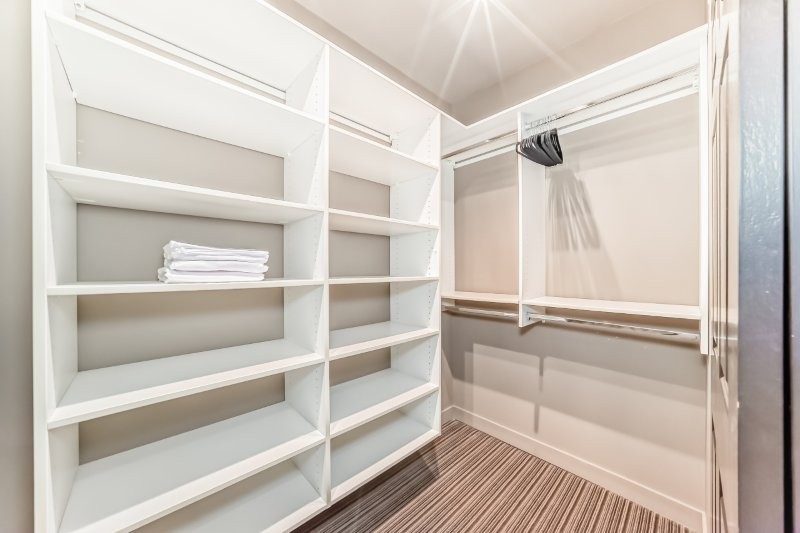 13 Avenue SW 720, Calgary, 3 Bedrooms Bedrooms, 0 ,2 BathroomsBathrooms,Condos/Townhouses,For Rent,The Estate,720,11,3409