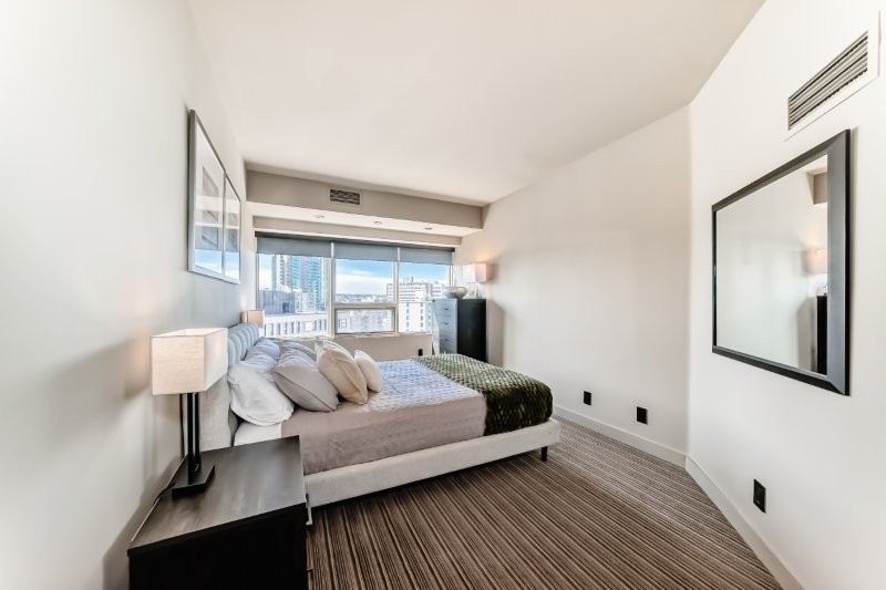 13 Avenue SW 720, Calgary, 3 Bedrooms Bedrooms, 0 ,2 BathroomsBathrooms,Condos/Townhouses,For Rent,The Estate,720,11,3409