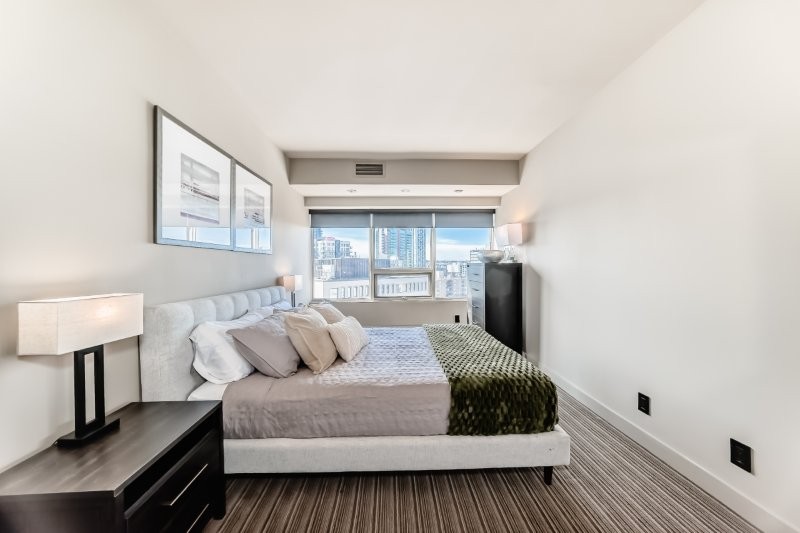 13 Avenue SW 720, Calgary, 3 Bedrooms Bedrooms, 0 ,2 BathroomsBathrooms,Condos/Townhouses,For Rent,The Estate,720,11,3409