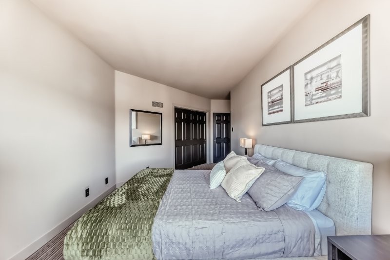 13 Avenue SW 720, Calgary, 3 Bedrooms Bedrooms, 0 ,2 BathroomsBathrooms,Condos/Townhouses,For Rent,The Estate,720,11,3409