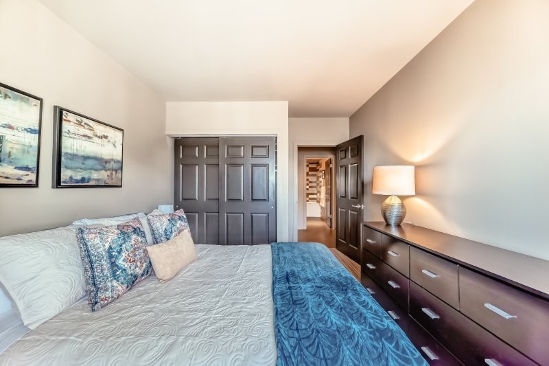 13 Avenue SW 720, Calgary, 3 Bedrooms Bedrooms, 0 ,2 BathroomsBathrooms,Condos/Townhouses,For Rent,The Estate,720,11,3409