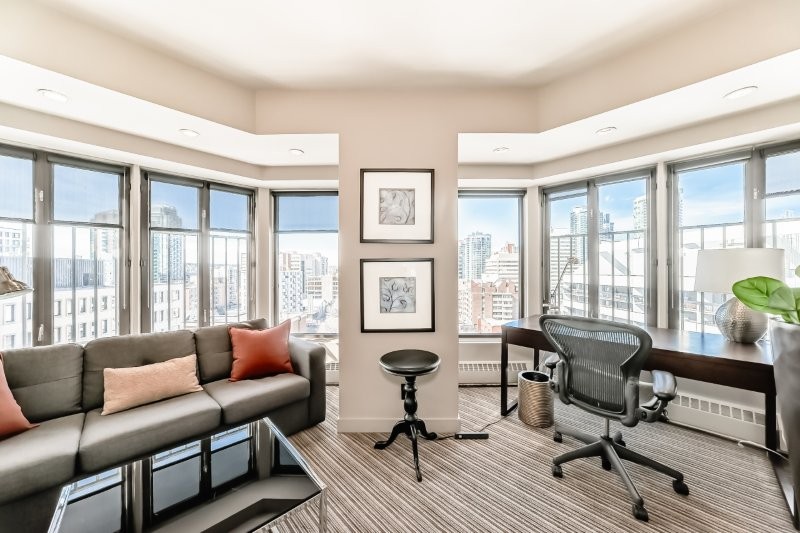 13 Avenue SW 720, Calgary, 3 Bedrooms Bedrooms, 0 ,2 BathroomsBathrooms,Condos/Townhouses,For Rent,The Estate,720,11,3409