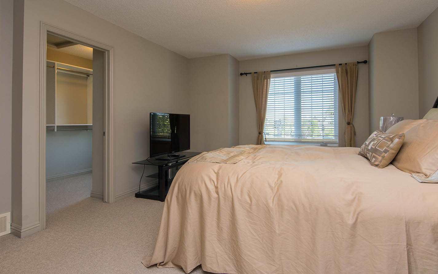 9 Lewis Mackenzie Place SW, Calgary, 3 Bedrooms Bedrooms, ,3.5 BathroomsBathrooms,Condos/Townhouses,For Rent,GARRISON GREEN,9 Lewis Mackenzie Place SW,1031