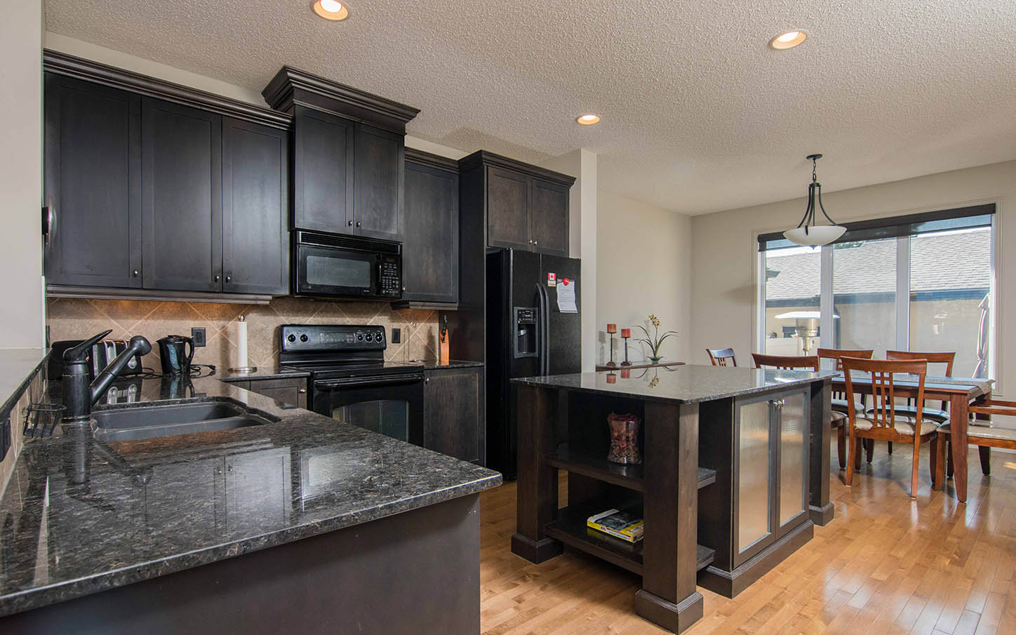 9 Lewis Mackenzie Place SW, Calgary, 3 Bedrooms Bedrooms, ,3.5 BathroomsBathrooms,Condos/Townhouses,For Rent,GARRISON GREEN,9 Lewis Mackenzie Place SW,1031
