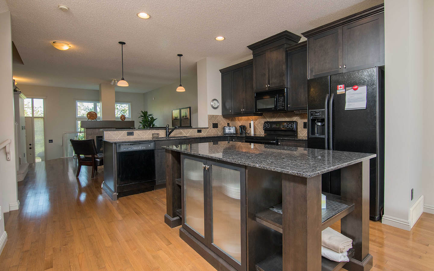 9 Lewis Mackenzie Place SW, Calgary, 3 Bedrooms Bedrooms, ,3.5 BathroomsBathrooms,Condos/Townhouses,For Rent,GARRISON GREEN,9 Lewis Mackenzie Place SW,1031