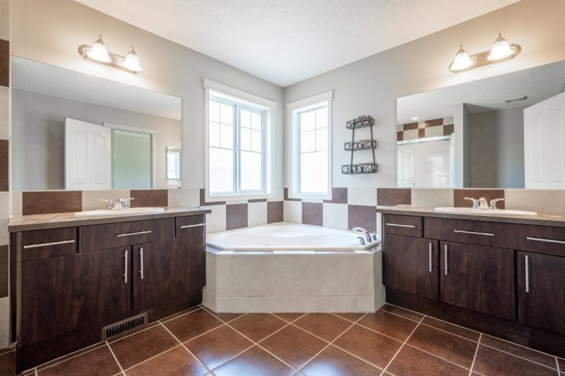 243 Silverado Plains Close SW, 3 Bedrooms Bedrooms, 0 ,2.5 BathroomsBathrooms,Houses,For Rent,243 Silverado Plains Close SW,0,1645