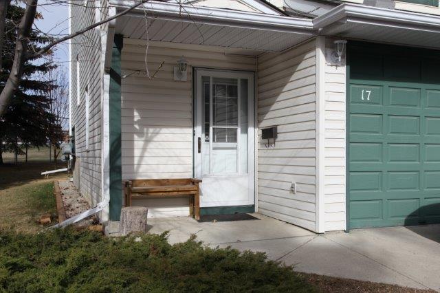 17 Kingsland Villas SW, Calgary, 3 Bedrooms Bedrooms, ,2.5 BathroomsBathrooms,Condos/Townhouses,Rented,Kingsland Villas,17 Kingsland Villas SW,1746