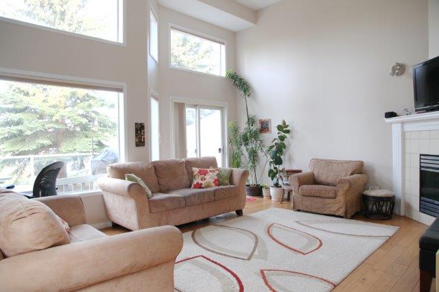 17 Kingsland Villas SW, Calgary, 3 Bedrooms Bedrooms, ,2.5 BathroomsBathrooms,Condos/Townhouses,Rented,Kingsland Villas,17 Kingsland Villas SW,1746
