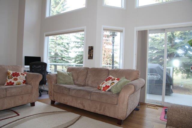 17 Kingsland Villas SW, Calgary, 3 Bedrooms Bedrooms, ,2.5 BathroomsBathrooms,Condos/Townhouses,Rented,Kingsland Villas,17 Kingsland Villas SW,1746