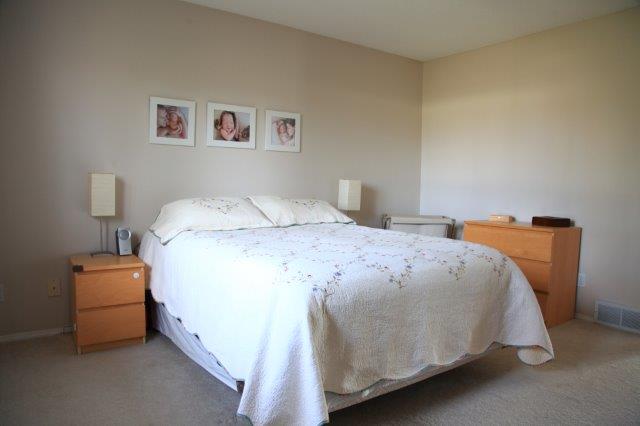 17 Kingsland Villas SW, Calgary, 3 Bedrooms Bedrooms, ,2.5 BathroomsBathrooms,Condos/Townhouses,Rented,Kingsland Villas,17 Kingsland Villas SW,1746