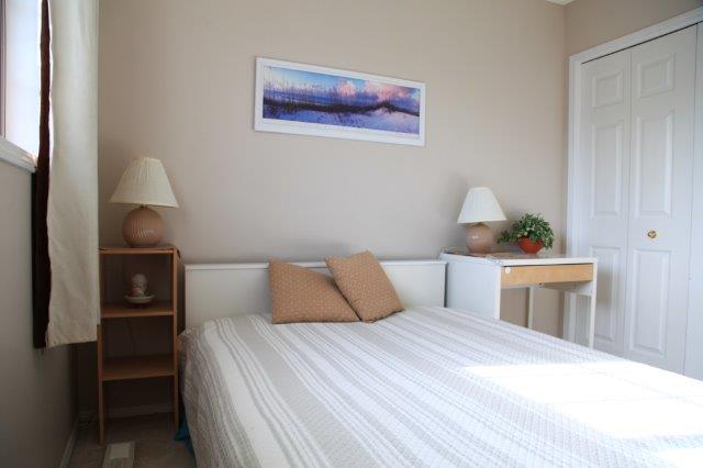 17 Kingsland Villas SW, Calgary, 3 Bedrooms Bedrooms, ,2.5 BathroomsBathrooms,Condos/Townhouses,Rented,Kingsland Villas,17 Kingsland Villas SW,1746