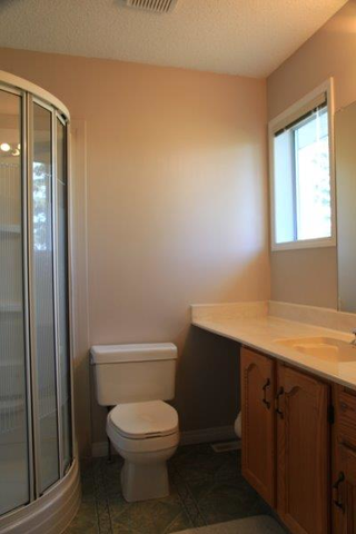 17 Kingsland Villas SW, Calgary, 3 Bedrooms Bedrooms, ,2.5 BathroomsBathrooms,Condos/Townhouses,Rented,Kingsland Villas,17 Kingsland Villas SW,1746
