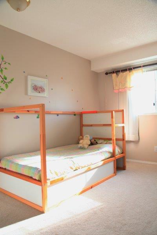 17 Kingsland Villas SW, Calgary, 3 Bedrooms Bedrooms, ,2.5 BathroomsBathrooms,Condos/Townhouses,Rented,Kingsland Villas,17 Kingsland Villas SW,1746