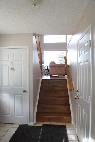 17 Kingsland Villas SW, Calgary, 3 Bedrooms Bedrooms, ,2.5 BathroomsBathrooms,Condos/Townhouses,Rented,Kingsland Villas,17 Kingsland Villas SW,1746