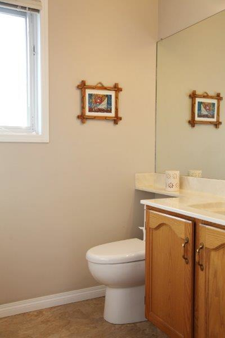 17 Kingsland Villas SW, Calgary, 3 Bedrooms Bedrooms, ,2.5 BathroomsBathrooms,Condos/Townhouses,Rented,Kingsland Villas,17 Kingsland Villas SW,1746