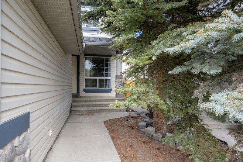15 Panatella Lane NW, Calgary, 4.5 Bedrooms Bedrooms, ,3 BathroomsBathrooms,Houses,For Rent,15 Panatella Lane NW,1757
