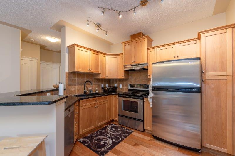 117, 20 Discovery Ridge Cl SW, Calgary, 2 Bedrooms Bedrooms, 0 ,1 BathroomBathrooms,Condos/Townhouses,For Rent,The Wedgewoods,117, 20 Discovery Ridge Cl SW,0,1798