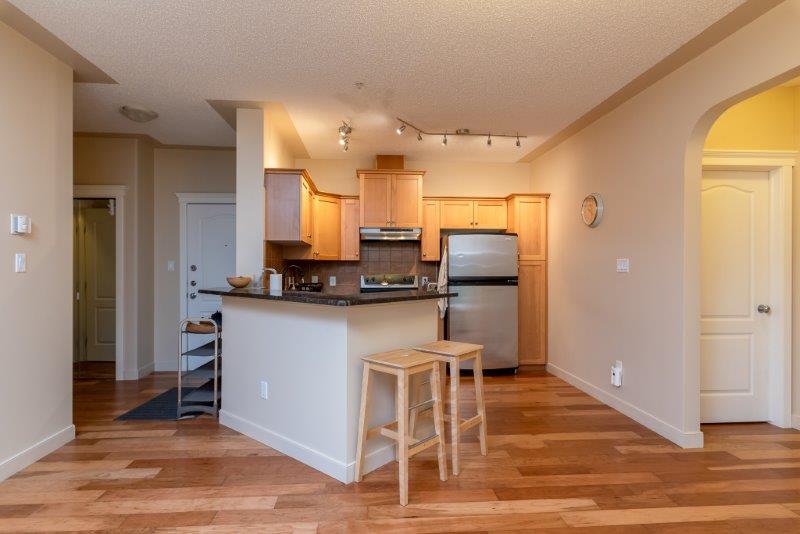 117, 20 Discovery Ridge Cl SW, Calgary, 2 Bedrooms Bedrooms, 0 ,1 BathroomBathrooms,Condos/Townhouses,For Rent,The Wedgewoods,117, 20 Discovery Ridge Cl SW,0,1798