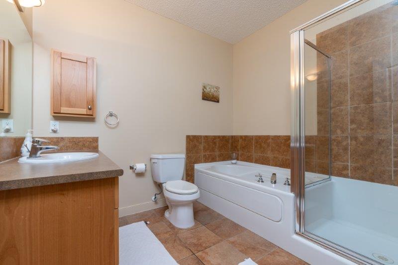 117, 20 Discovery Ridge Cl SW, Calgary, 2 Bedrooms Bedrooms, 0 ,1 BathroomBathrooms,Condos/Townhouses,For Rent,The Wedgewoods,117, 20 Discovery Ridge Cl SW,0,1798